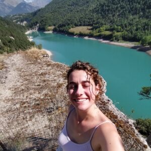 Andréa femme qui voyage dans le monde et qui partage ses aventures sur sont blog voyage