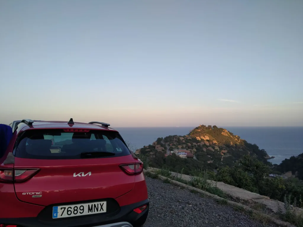 Dormir dans une voiture de location, c'est autorisé ?