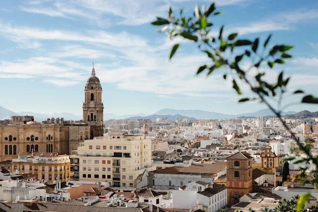 Vue sur le centre historique de Malaga en dehors des plages