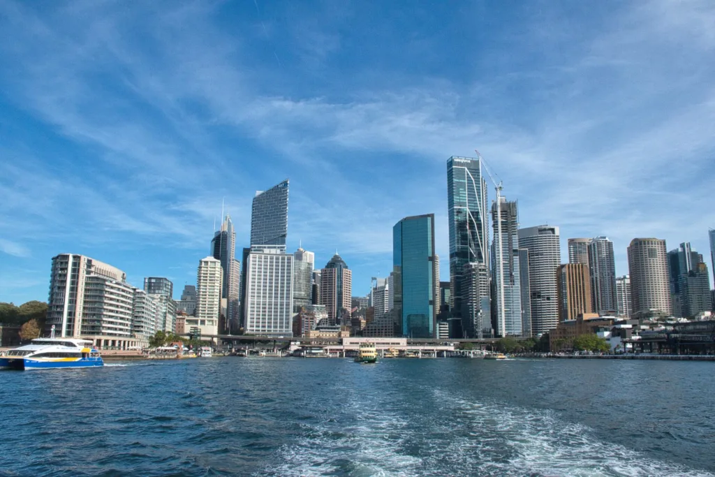 vue sur le CBD depuis le ferry à Sydney - visiter Sydney