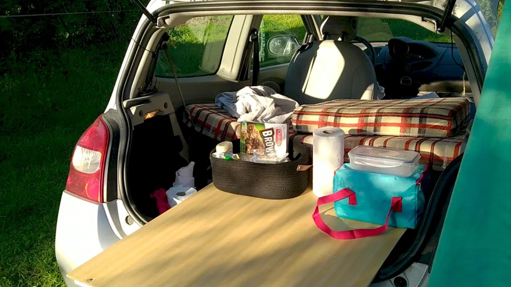 Dormir dans une twingo aménagé - road trip de Etretat au Mont Saint-Michel